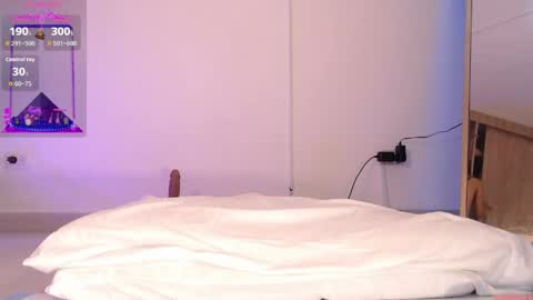  HADE ROSSE  online show from April 12, 12:54 pm