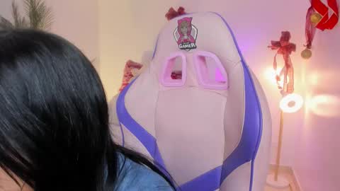 Hadid online show from December 18, 4:46 pm