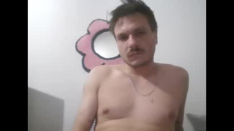 Snapshot of hahabenizxd chatting on January 1, 3:35 pm hahabenizxd online show from January 1, 3:35 pm