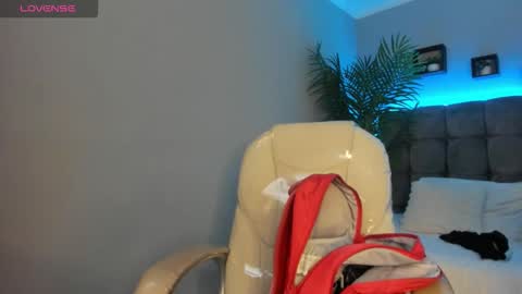 hailey_bieber_ online show from February 16, 8:49 pm