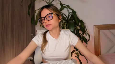 Hailey online show from November 20, 11:26 pm