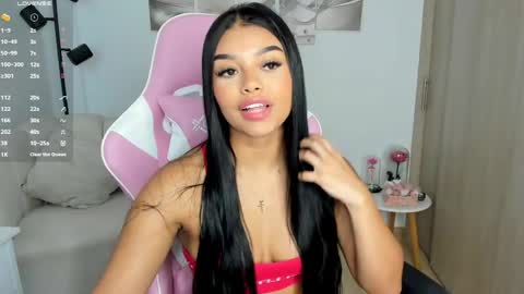 Snapshot of hailey_florez chatting on June 3, 2:33 pm hailey online show from June 3, 2:33 pm