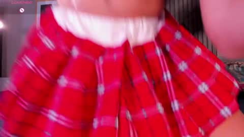 Snapshot of hailey_foxxx chatting on February 13, 3:41 pm laura online show from February 13, 3:41 pm