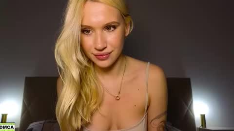 Snapshot of hailey_would chatting on March 3, 10:15 pm hailey_would online show from March 3, 10:15 pm