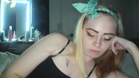 Snapshot of haileyakuma69 chatting on December 14, 2:01 am Hailey and d online show from December 14, 2:01 am