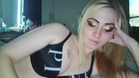 Snapshot of haileyakuma69 chatting on December 16, 4:55 am Hailey and d online show from December 16, 4:55 am