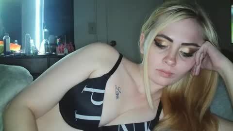 Snapshot of haileyakuma69 chatting on December 18, 7:58 am Hailey and d online show from December 18, 7:58 am