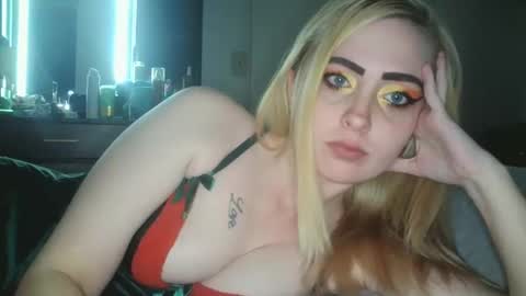 Snapshot of haileyakuma69 chatting on December 22, 5:12 am Hailey and d online show from December 22, 5:12 am