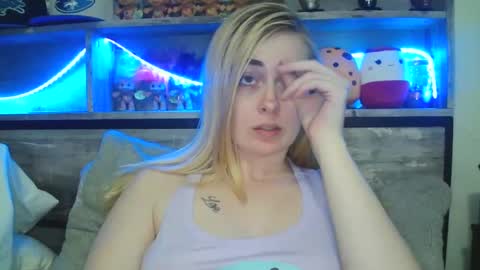 Snapshot of haileyakuma69 chatting on February 19, 12:03 am Hailey and d online show from February 19, 12:03 am