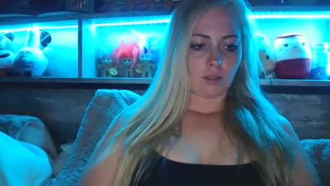 Snapshot of haileyakuma69 chatting on October 5, 11:13 pm Hailey and d online show from October 5, 11:13 pm