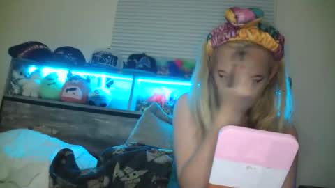 Snapshot of haileyakuma69 chatting on October 31, 12:33 am Hailey and d online show from October 31, 12:33 am