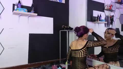 haileycat_ online show from December 23, 1:36 am