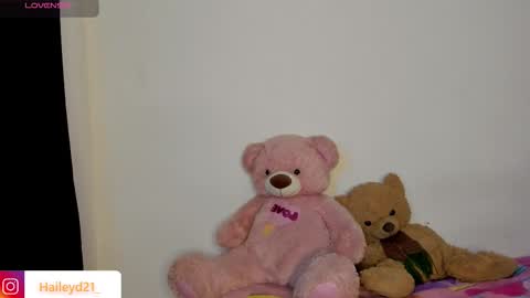 Hailey online show from March 28, 12:10 am