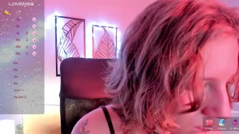 Snapshot of haileyfoxy chatting on October 31, 9:21 am Hailey online show from October 31, 9:21 am