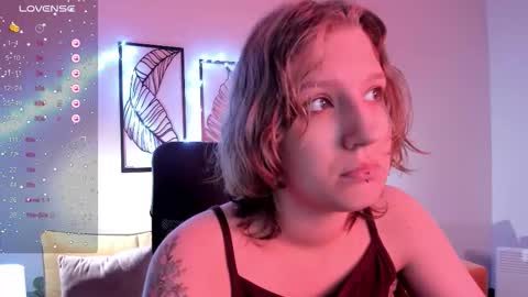 Snapshot of haileyfoxy chatting on November 2, 9:00 am Hailey online show from November 2, 9:00 am