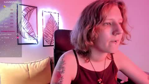 Snapshot of haileyfoxy chatting on November 6, 9:21 am Hailey online show from November 6, 9:21 am