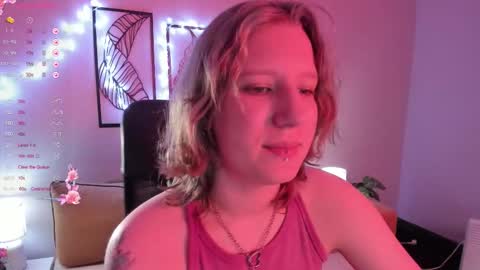 Snapshot of haileyfoxy chatting on November 26, 8:59 am Hailey online show from November 26, 8:59 am