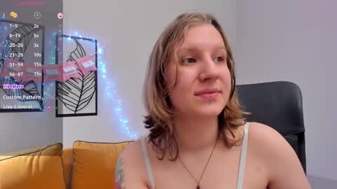 Snapshot of haileyfoxy chatting on January 5, 5:27 pm Hailey online show from January 5, 5:27 pm