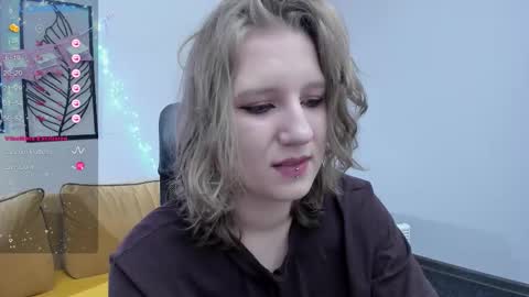 Snapshot of haileyfoxy chatting on February 6, 12:08 pm Hailey online show from February 6, 12:08 pm