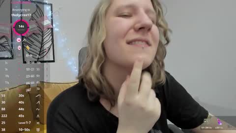 Snapshot of haileyfoxy chatting on February 12, 1:06 pm Hailey online show from February 12, 1:06 pm