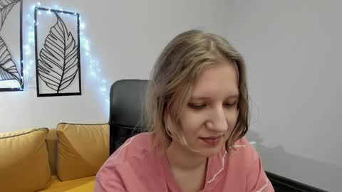 Snapshot of haileyfoxy chatting on February 25, 12:15 pm Hailey online show from February 25, 12:15 pm