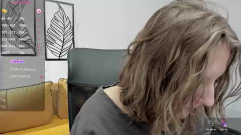 Snapshot of haileyfoxy chatting on February 26, 12:59 pm Hailey online show from February 26, 12:59 pm