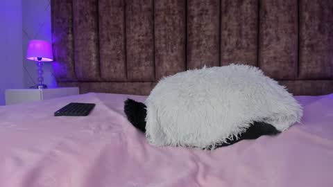 Haileymiler online show from December 18, 8:09 am