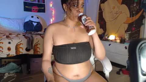 Snapshot of haileysquirts chatting on March 2, 10:48 pm Hailey online show from March 2, 10:48 pm