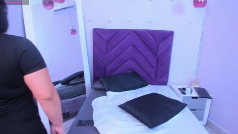 haileystonei online show from February 5, 11:55 am