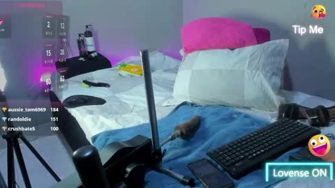 haileystonei online show from April 17, 11:13 am