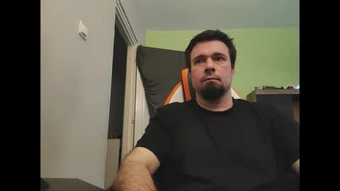 Snapshot of hairy_guy007 chatting on April 6, 8:15 am hairy_guy007 online show from April 6, 8:15 am