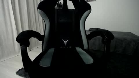 Snapshot of hairycuss chatting on January 25, 1:21 am Adam online show from January 25, 1:21 am