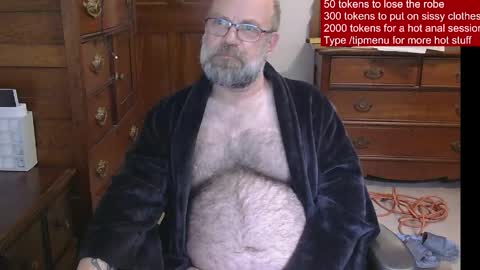 HairyDaddyBear69 online show from May 24, 12:10 pm