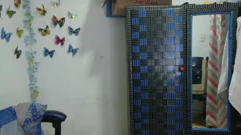 Snapshot of hairygirl83 chatting on January 19, 11:36 am hairygirl83 online show from January 19, 11:36 am