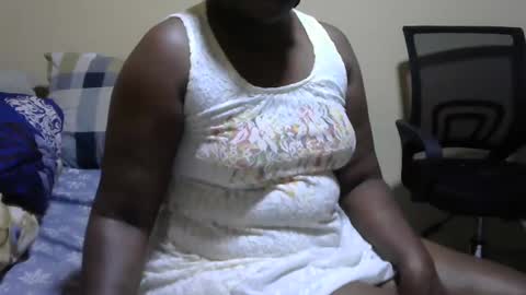 Snapshot of hairypussybigassy001 chatting on January 3, 7:49 am hairypussybigassy001 online show from January 3, 7:49 am