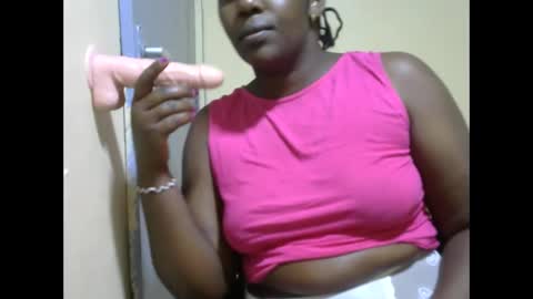 Snapshot of hairypussybigassy001 chatting on February 9, 11:36 am hairypussybigassy001 online show from February 9, 11:36 am