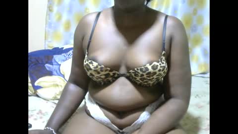 Snapshot of hairypussybigassy001 chatting on February 9, 5:54 pm hairypussybigassy001 online show from February 9, 5:54 pm