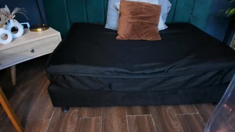 Halley Lorens online show from December 14, 12:54 pm