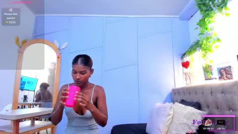 Snapshot of halleylorens chatting on February 9, 7:51 pm Halley Lorens online show from February 9, 7:51 pm