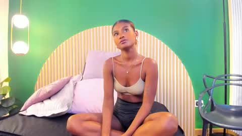 Snapshot of halleylorens chatting on February 11, 4:56 pm Halley Lorens online show from February 11, 4:56 pm