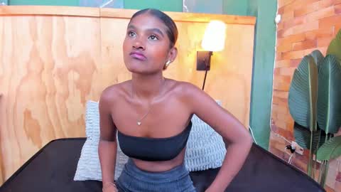 Snapshot of halleylorens chatting on February 18, 7:21 pm Halley Lorens online show from February 18, 7:21 pm