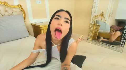 Hallie Stone online show from November 28, 4:09 pm