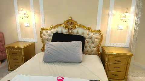 Hallie Stone online show from March 25, 12:00 pm