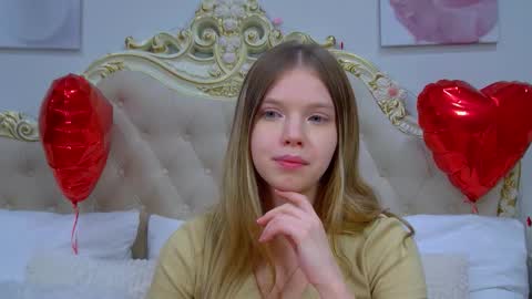 Snapshot of hallybradley chatting on February 19, 5:09 pm HallyBradley online show from February 19, 5:09 pm