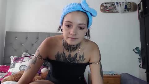 Snapshot of han_ya06 chatting on December 10, 7:32 pm Hanya online show from December 10, 7:32 pm