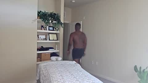 handsallover242 online show from September 28, 4:23 pm