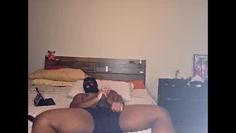 handsallover242 online show from October 20, 7:14 pm