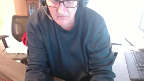 handsome_guy4u online show from April 1, 3:53 pm