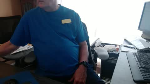 handsome_guy4u online show from April 17, 7:50 pm