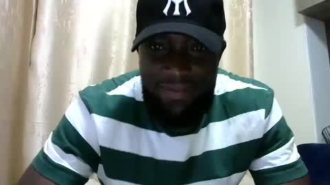 Snapshot of handsome_king30 chatting on February 13, 7:52 pm handsome king online show from February 13, 7:52 pm